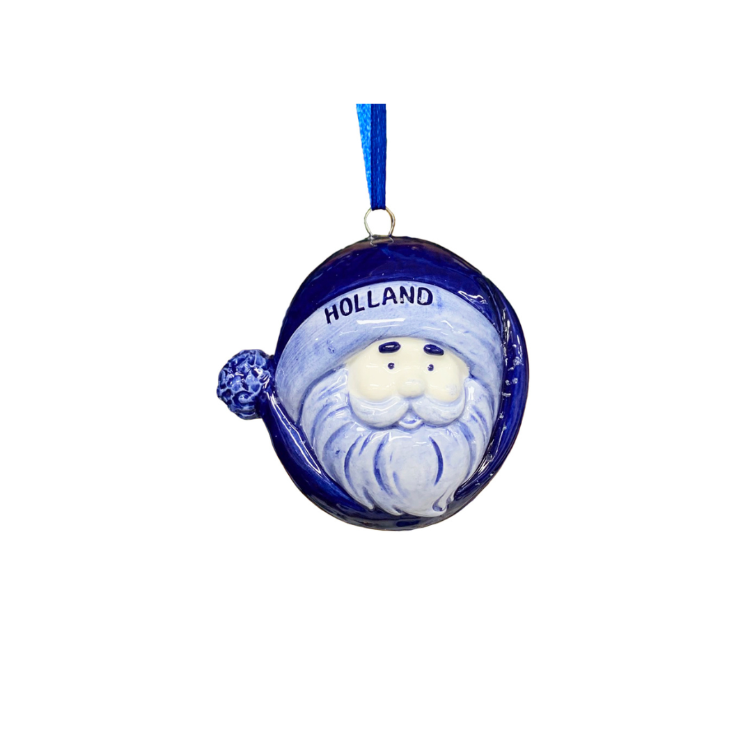 "Ontdek ons prachtige Delfts Blauwe Kerstboomornament van echt keramiek, zorgvuldig met de hand beschilderd met traditionele Nederlandse motieven. Geef uw kerstdecoratie een boost met dit authentieke Delftsblauwe kerstornament, perfect voor verzamelaars en iedereen die op zoek is naar een vleugje elegantie. Koop nu een unieke aanvulling op uw boom en geniet van de schoonheid van fijn vakmanschap en tijdloos Nederlands erfgoed. Beperkte voorraad beschikbaar, bestel de jouwe vandaag nog!"
