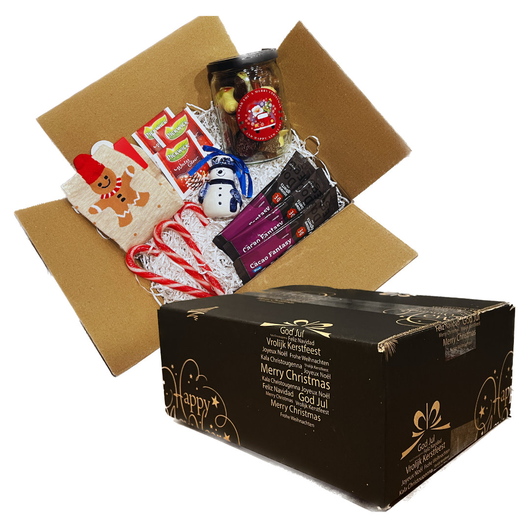 kerstpakket brievenbusdoos brievenbuscadeau brievenbus cadeau kado kerstsokken kerstman kerstkaarten kerstkaart kerstboom sneeuwpop rendier dansen verlichting chocolademelk zakje theezakje winter thee lipton luxe bonbons chocolade chocola chocolaatjes kerst 2023 feestdagen kerstperiode feestperiode zakelijk cadeau personeelscadeau partner goedkoop