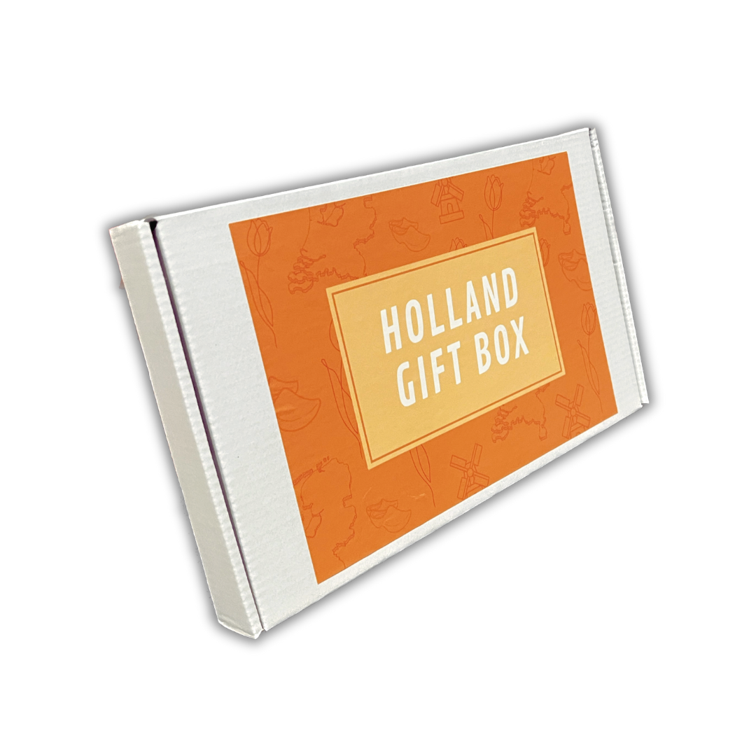 Op zoek naar een goed cadeau idee voor de Holland liefhebber? Deze giftbox is perfect! Dit is een cadeau voor elke gelegenheid! Verjaardag, Kerst, Sinterklaas of gewoon leuk om te geven. In deze box vind je magneten, een sleutelhanger, ansichtkaartje, klompjes en klein portemonneetje!