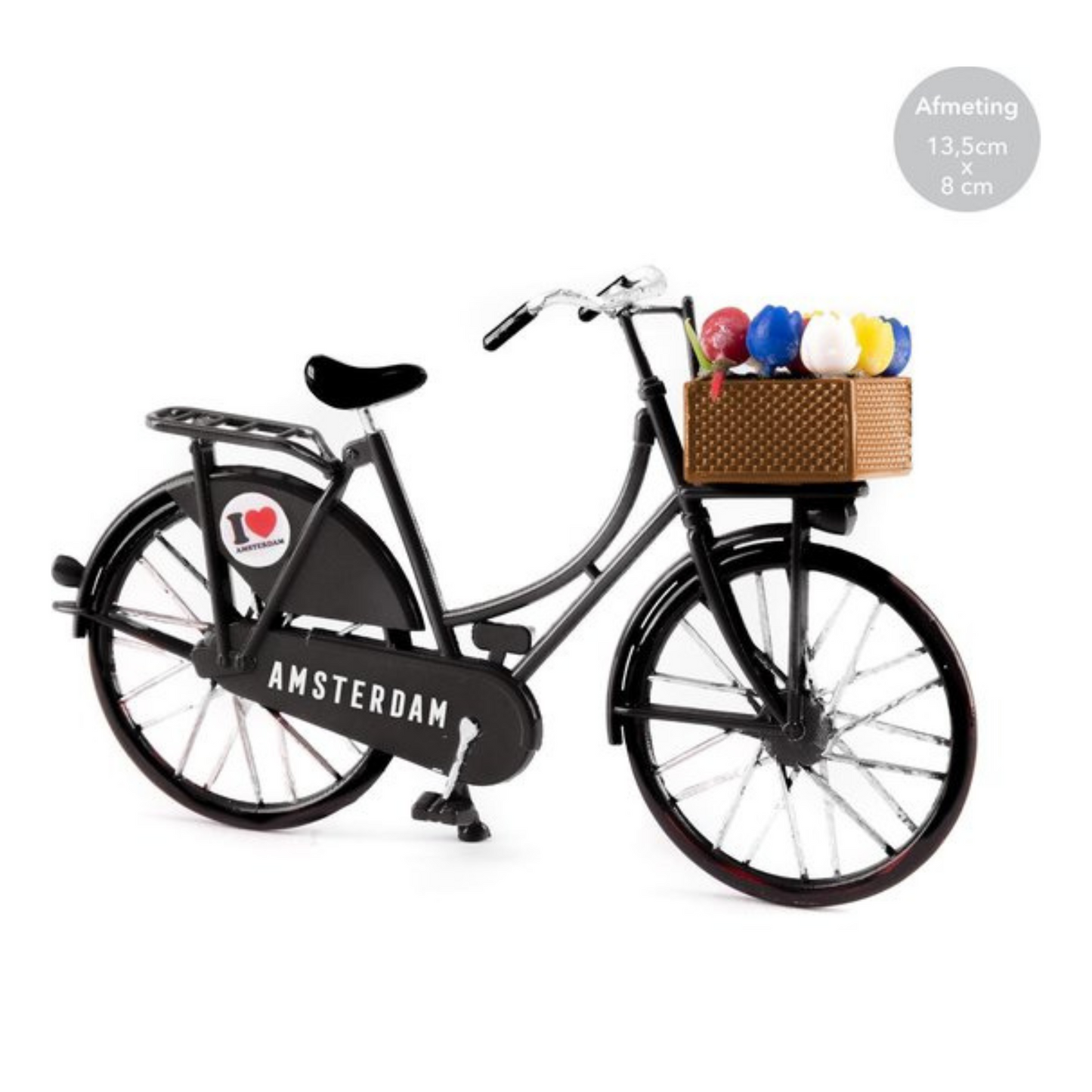 amsterdam zwart fiets tulpen mandje oma fiets iamsterdam holland toerisme toerist noord holland souvenir cadeauAls je op zoek bent naar een uniek en origineel cadeau, kijk dan eens naar onze miniatuurfietsen. Deze kleine oma-fietsen zijn perfect als souvenir of cadeau voor iemand die van fietsen houdt. Ze zijn gemaakt van stevig metaal en hebben een mooie, glanzende finish. Elke fiets is uniek en heeft een schattige tulpenmand.