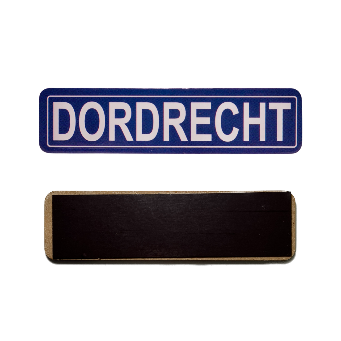 Dordrecht is een historische binnenstad in Nederland. De stad heeft vele bezienswaardigheden en is een populaire toeristische bestemming. Dordrecht is ook bekend om zijn souvenirs. Een Dordrecht magneet is een perfect cadeau voor mensen die van historie houden of die gewoon een leuk aandenken aan hun bezoek aan de stad willen hebben. De magneten zijn verkrijgbaar in verschillende designs.