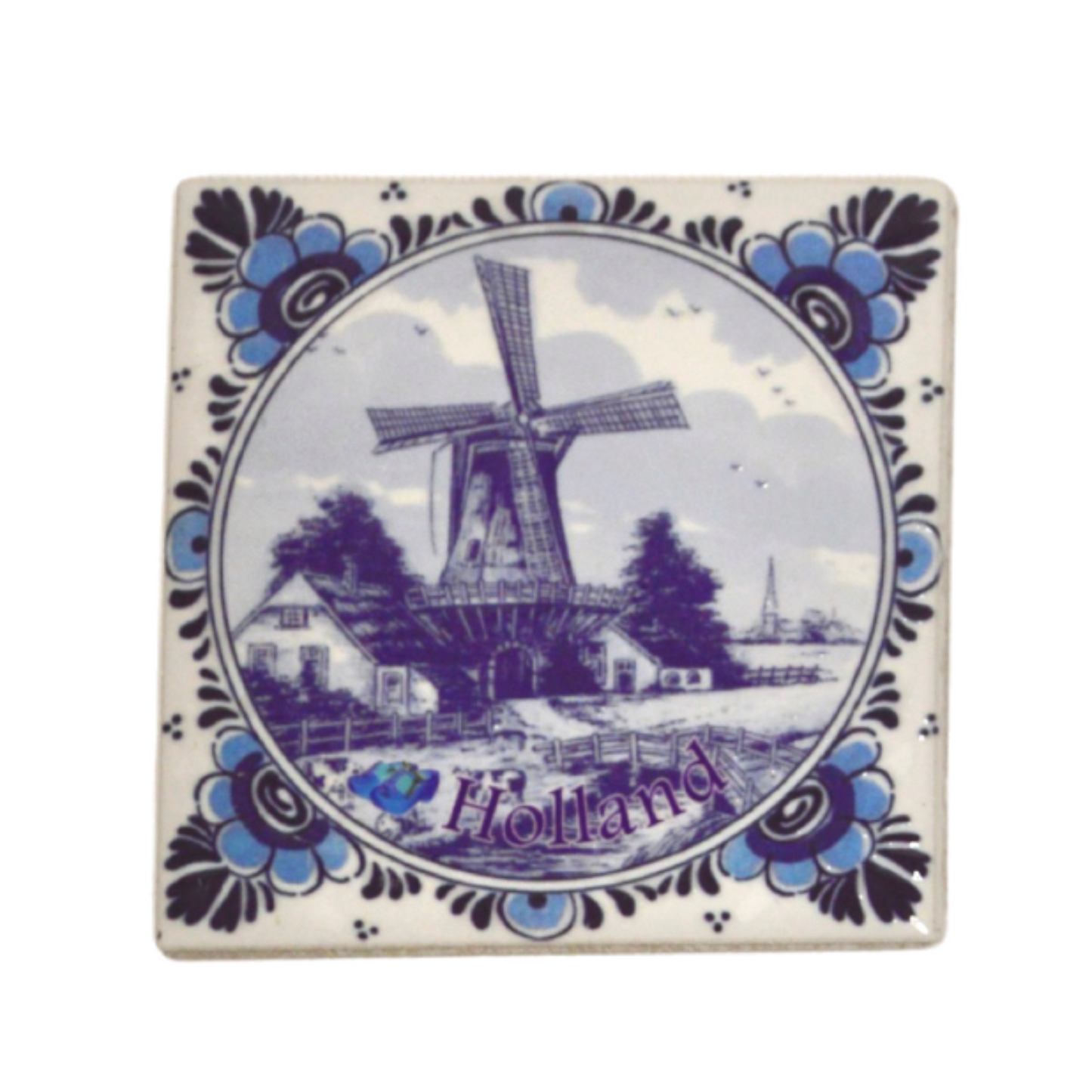 Deze set van 4 verschillende magneten is een perfecte aandenken of cadeau voor iemand die van Holland houdt! De magneten zijn afbeeldingen van de bekende gele houten klompen, een prachtig Hollands landschap met molen en tulpen, een Delfts Blauwe molen en iconisch kussend paar. De magneten zijn stevig en hebben een sterke aantrekkingskracht, dus ze zullen goed blijven hangen aan elke koelkast of andere metalen oppervlak.