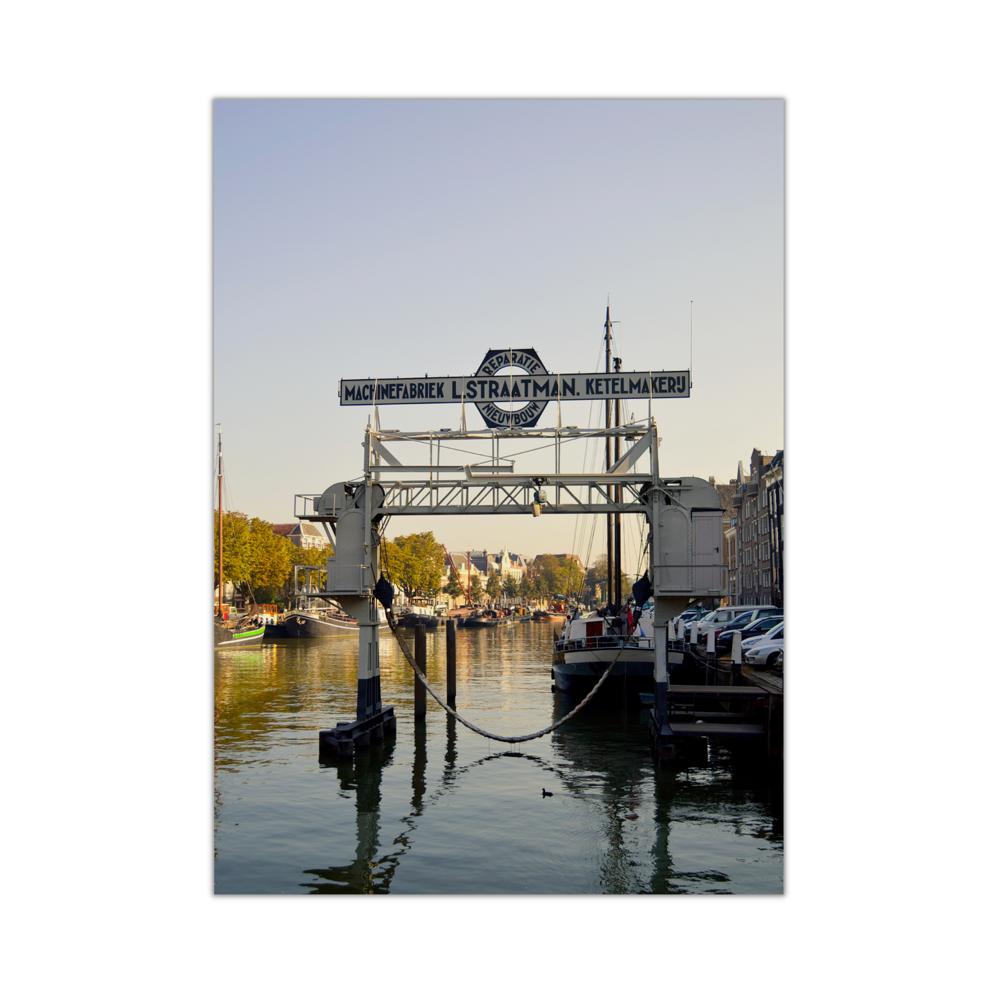 dordrecht haven ansichtkaart holland the netherlands Dordrecht is een historische binnenstad met een prachtige haven, laat dat mooi zien met deze ansichtkaart! Kom langs bij Winsa, de perfecte plek om ansichtkaarten te kopen. Souvenirs, cadeau-ideeën en goedkope ansichtkaarten zijn allemaal verkrijgbaar in onze winkel op de Voorstraat.