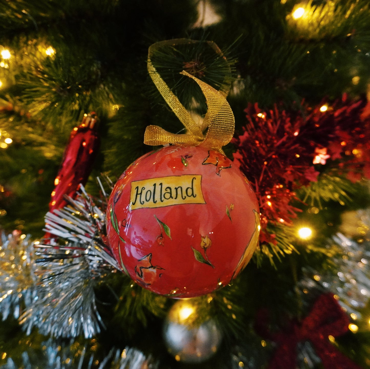 grote kerstbal XL holland met tulpen roze kerst ornament kerstversiering gift box cadeau amsterdam nederland souvenir toerist kerstmis mooi kado kerstboom