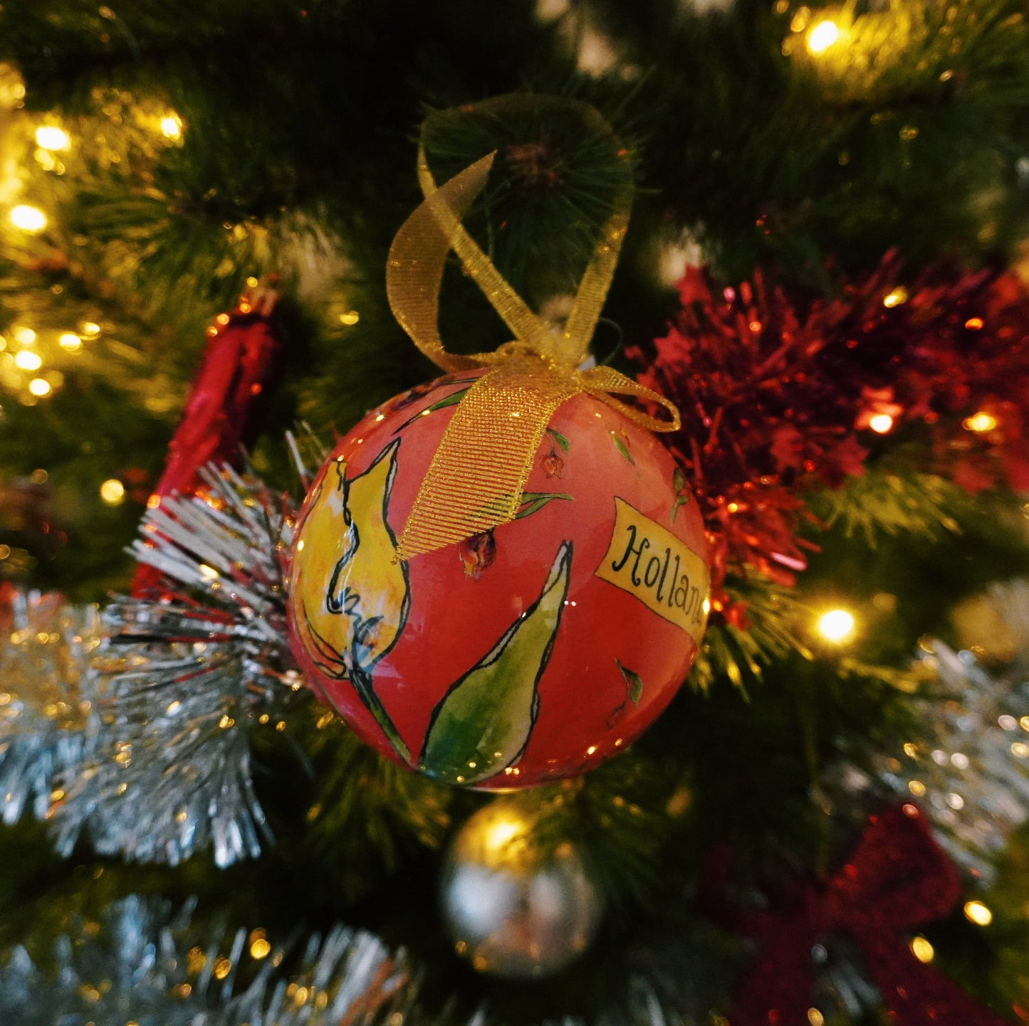 grote kerstbal XL holland met tulpen roze kerst ornament kerstversiering gift box cadeau amsterdam nederland souvenir toerist kerstmis mooi kado kerstboom