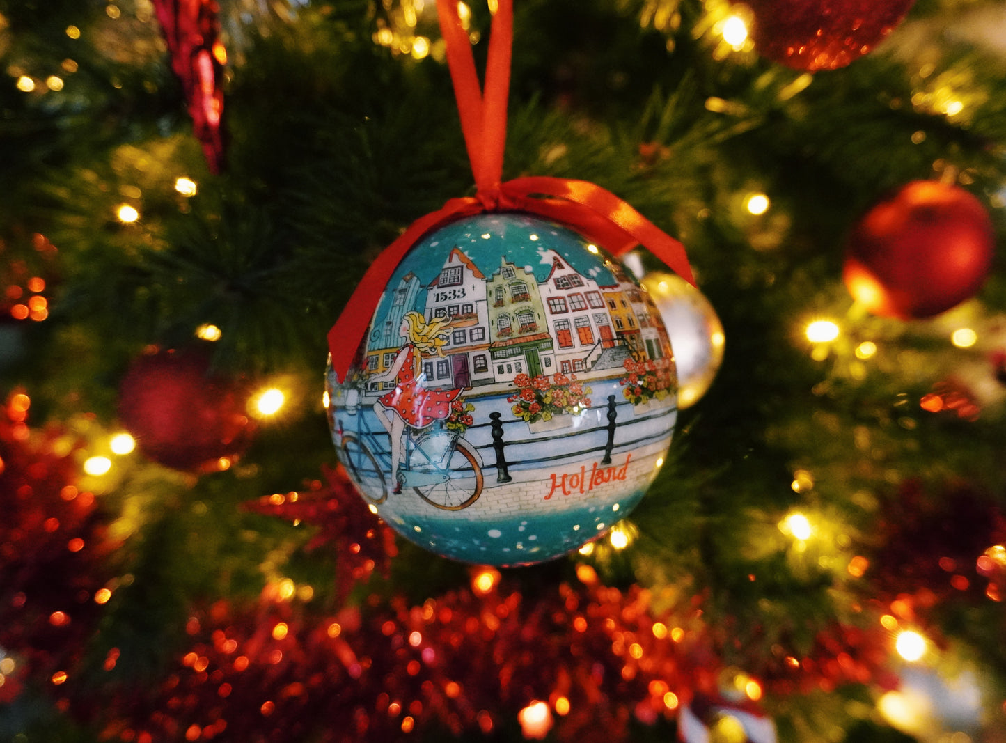 holland gift box fiets rood cadeau idee leuk kado meisje op de fiets op de amsterdamse grachten in nederland hoofdstad kerst ornament kerstbal grote kerstbal kerstmis 3 stuks cadeauverpakking voordeelverpakking kerstmis kerstboom seizoensversiering