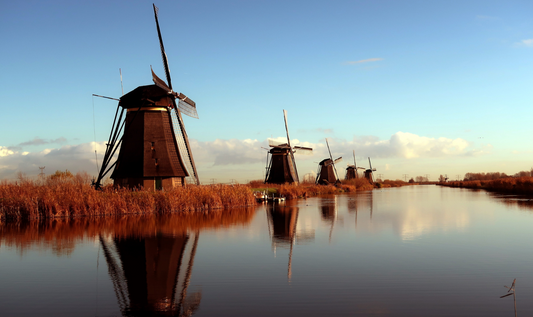 Dordrecht en Rotterdam zijn twee prachtige en historische steden in Nederland en er is in beide plaatsen veel te zien en te doen. Wil je een paar mooie dagen de omgeving verkennen? Hier is een voorgestelde route voor drie dagen:
