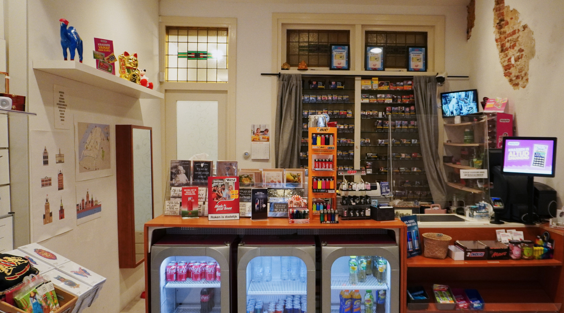 Load video: winsa dordrecht video souvenir shop holland souvenirs tour shop